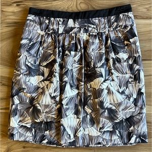 BCBG Max Azria Black White Gray Palms Lined Skirt Classic Office Size 8 Mini‎